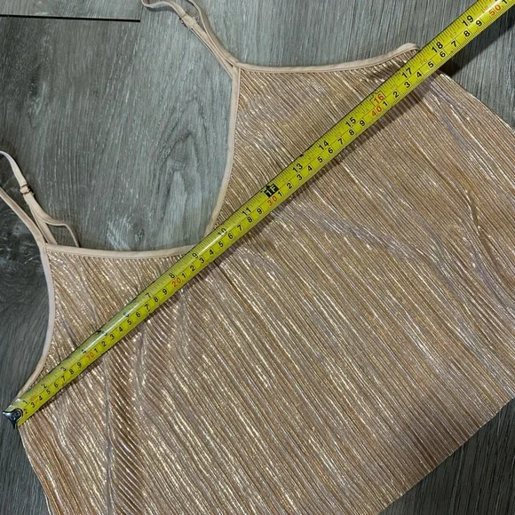 Victoria’s Secret large metallic rose gold crop tank top camisole pink shiny - Picture 4 of 6